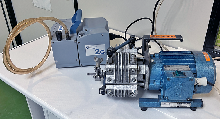Modern MZ 2C NT vacuum pump (left) and ancient model (right) at our customer’s premises