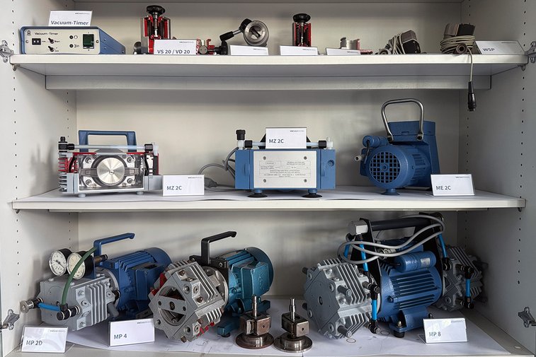 Historical exhibition of earlier VACUUBRAND vacuum pumps on a shelf