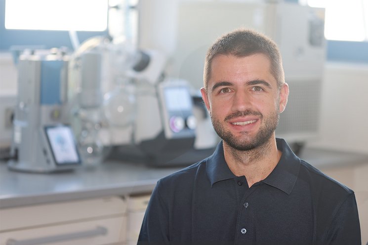 Dr. Florian Heinrich shares his practical knowledge of rotary evaporation and optimum vacuum control.
